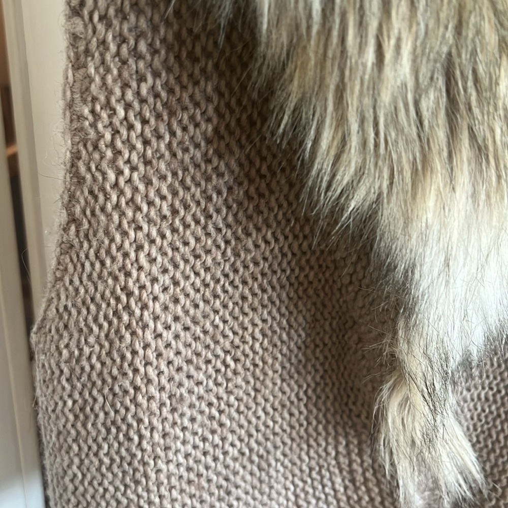 Trending Loft, adorable, tan and faux, fur wool vest, size large - Picture 4 of 5